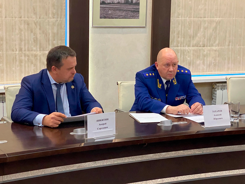 Заместитель Генерального прокурора России Алексей Захаров провел личный прием граждан в Новгородской области.